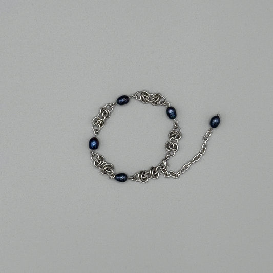 VOID PEARL BRACELET